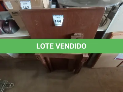 LOTE 144 - 01 MESA DE COZINHA (KITCHEN TABLE). (NO ESTADO EM QUE SE ENCONTRA. SUJEITO A AVARIAS OCULTAS/VISÍVEIS.) AU2018H