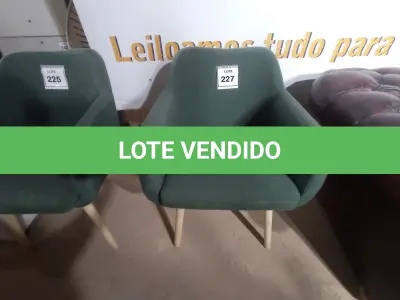 LOTE 227 - 01 CADEIRA VERDE (GREEN CHAIR). (NO ESTADO EM QUE SE ENCONTRA. SUJEITO A AVARIAS OCULTAS/VISÍVEIS.)