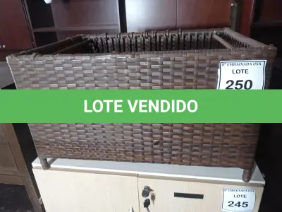LOTE 250 - 01 MESA DE JARDIM (TABLE GARDEN). (NO ESTADO EM QUE SE ENCONTRA. SUJEITO A AVARIAS OCULTAS/VISÍVEIS.) BH1580F