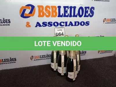 LOTE 064 - 06 GARRAFAS P/ENFEITE DE CHAMPAGNE CHANDON. (NO ESTADO) ATENÇÃO! FAZER A VISITAÇÃO ANTES DE ARREMATAR, NÃO SABEMOS SE FUNCIONA. LEILÃO NÃO TEM GARANTIA E NEM DEVOLUÇÃO, SUJEITO A POSSÍVEIS AVARIAS VISÍVEIS/OCULTAS E/OU AUSÊNCIA DE COMPONENTES.