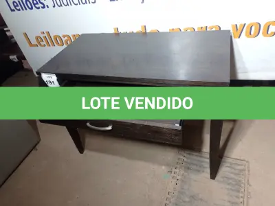 LOTE 191 - 01 APARADOR EM MADEIRA C/ 01 GAVETA (WOODEN SIDEBOARD). (NO ESTADO EM QUE SE ENCONTRA. SUJEITO A AVARIAS OCULTAS/VISÍVEIS.)