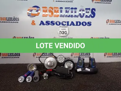 LOTE 030 - 01 LOTE C/VÁRIAS LANTERNAS MARCAS E MODELOS DIVERSOS E 02 RÁDIOS COMUNICADORES. (NO ESTADO) ATENÇÃO! FAZER A VISITAÇÃO ANTES DE ARREMATAR, NÃO SABEMOS SE FUNCIONA. LEILÃO NÃO TEM GARANTIA E NEM DEVOLUÇÃO, SUJEITO A POSSÍVEIS AVARIAS VISÍVEIS/OCULTAS E/OU AUSÊNCIA DE COMPONENTES.