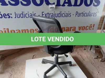 LOTE 252 - 01 CADEIRA DE ESCRITÓRIO GIRATÓRIA. (CHAIR). (NO ESTADO EM QUE SE ENCONTRA. SUJEITO A AVARIAS OCULTAS/VISÍVEIS.)
