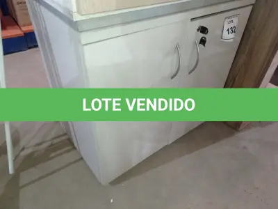 LOTE 132 - 01 ARMÁRIO BAIXO 02 PORTAS (LOW CABINET). (NO ESTADO EM QUE SE ENCONTRA. SUJEITO A AVARIAS OCULTAS/VISÍVEIS.) 