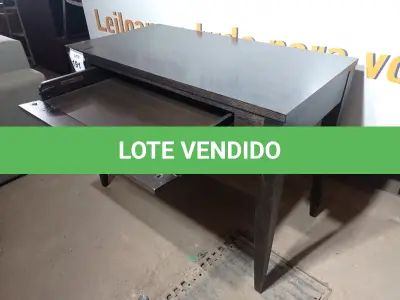 LOTE 191 - 01 APARADOR EM MADEIRA C/ 01 GAVETA (WOODEN SIDEBOARD). (NO ESTADO EM QUE SE ENCONTRA. SUJEITO A AVARIAS OCULTAS/VISÍVEIS.)