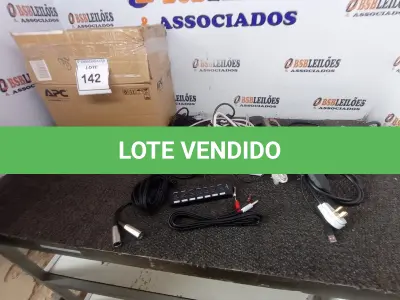LOTE 142 - 01 CAIXA COM CABOS (BOX WITH CABLES). (NO ESTADO EM QUE SE ENCONTRA. SUJEITO A AVARIAS OCULTAS/VISÍVEIS.)