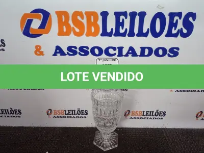 LOTE 028 - 01 VASO DE CRISTAL BOHEMIA. (NO ESTADO) ATENÇÃO! FAZER A VISITAÇÃO ANTES DE ARREMATAR, NÃO SABEMOS SE FUNCIONA. LEILÃO NÃO TEM GARANTIA E NEM DEVOLUÇÃO, SUJEITO A POSSÍVEIS AVARIAS VISÍVEIS/OCULTAS E/OU AUSÊNCIA DE COMPONENTES., NÃO SABEMOS SE FUNCIONA. LEILÃO NÃO TEM GARANTIA E NEM DEVOLUÇÃO, SUJEITO A POSSÍVEIS AVARIAS VISÍVEIS/OCULTAS E/OU AUSÊNCIA DE COMPONENTES.