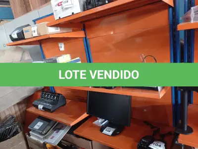 LOTE 123 - 01 ESTANTE DE AÇO C/ PRATELEIRA LARANJA (STEEL SHELF WITH ORANGE SHELF) (NO ESTADO EM QUE SE ENCONTRA. SUJEITO A AVARIAS OCULTAS/VISÍVEIS.) AV9557V 