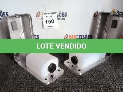LOTE 150 - 02 DISPENSERS DE 01 SABÃO E 01 PAPEL (SOAP AND PAPER DISPENSERS). (NO ESTADO EM QUE SE ENCONTRA. SUJEITO A AVARIAS OCULTAS/VISÍVEIS.)