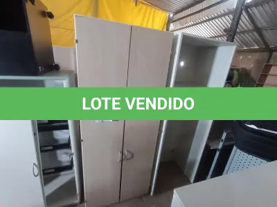 LOTE 286 - 02 ARMÁRIOS EM MADEIRA (WOODEN CABINETS). (NO ESTADO EM QUE SE ENCONTRA. SUJEITO A AVARIAS OCULTAS/VISÍVEIS.)