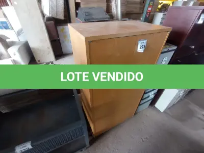 LOTE 273 - 01 ARMÁRIO EM MADEIRA C/ 02 PORTAS. (WOODEN CABINET) (NO ESTADO EM QUE SE ENCONTRA. SUJEITO A AVARIAS OCULTAS/VISÍVEIS.)