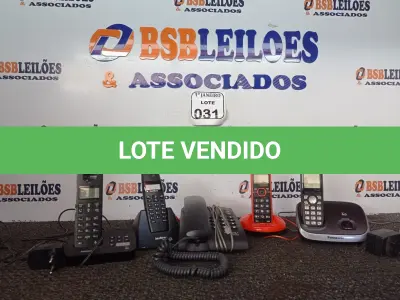 LOTE 031 - 05 APARELHOS DE TELEFONE SENDO 04 S/FIO MARCAS E MODELOS DIVERSOS. (NO ESTADO) ATENÇÃO! FAZER A VISITAÇÃO ANTES DE ARREMATAR, NÃO SABEMOS SE FUNCIONA. LEILÃO NÃO TEM GARANTIA E NEM DEVOLUÇÃO, SUJEITO A POSSÍVEIS AVARIAS VISÍVEIS/OCULTAS E/OU AUSÊNCIA DE COMPONENTES.