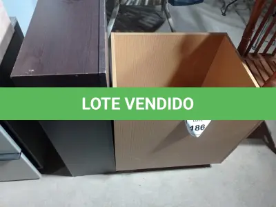 LOTE 186 - 02 CAIXAS EM MADEIRA (WOODEN BOXES). (NO ESTADO EM QUE SE ENCONTRA. SUJEITO A AVARIAS OCULTAS/VISÍVEIS.)