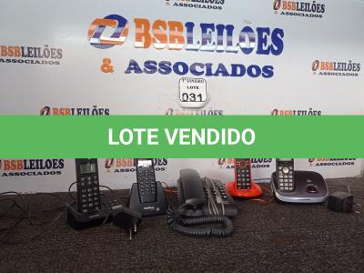 LOTE 031 - 05 APARELHOS DE TELEFONE SENDO 04 S/FIO MARCAS E MODELOS DIVERSOS. (NO ESTADO) ATENÇÃO! FAZER A VISITAÇÃO ANTES DE ARREMATAR, NÃO SABEMOS SE FUNCIONA. LEILÃO NÃO TEM GARANTIA E NEM DEVOLUÇÃO, SUJEITO A POSSÍVEIS AVARIAS VISÍVEIS/OCULTAS E/OU AUSÊNCIA DE COMPONENTES.