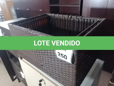 LOTE 250 - 01 MESA DE JARDIM (TABLE GARDEN). (NO ESTADO EM QUE SE ENCONTRA. SUJEITO A AVARIAS OCULTAS/VISÍVEIS.) BH1580F