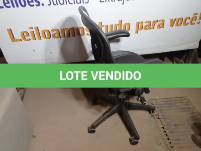 LOTE 196 - 01 CADEIRA HERMAN MILLER (HERMAN MILLER CHAIR). (NO ESTADO EM QUE SE ENCONTRA. SUJEITO A AVARIAS OCULTAS/VISÍVEIS.)