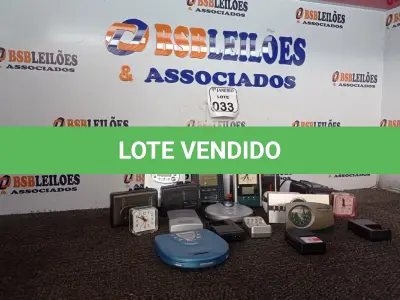 LOTE 033 - 01 RÁDIO RELÓGIO, 01 DISCMAN, VÁRIOS CARREGADORES P/PILHA E ELETRÔNICOS DIVERSOS. (NO ESTADO) ATENÇÃO! FAZER A VISITAÇÃO ANTES DE ARREMATAR, NÃO SABEMOS SE FUNCIONA. LEILÃO NÃO TEM GARANTIA E NEM DEVOLUÇÃO, SUJEITO A POSSÍVEIS AVARIAS VISÍVEIS/OCULTAS E/OU AUSÊNCIA DE COMPONENTES.