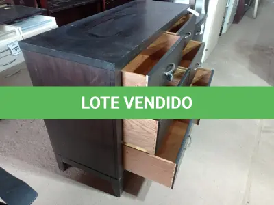 LOTE 251 - 01 CÔMODA (DRESSER). (NO ESTADO EM QUE SE ENCONTRA. SUJEITO A AVARIAS OCULTAS/VISÍVEIS.) AU2218U