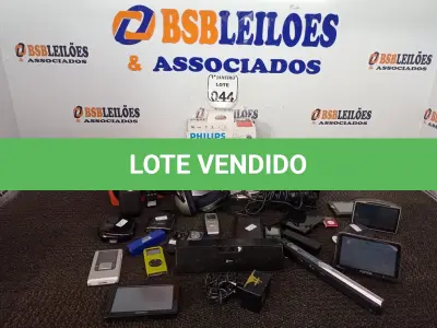 LOTE 044 - 01 FONE DE OUVIDO WIRELESS PARA TV MARCA PHILIPS, 04 GPS, 02 MICROFONES E MATERIAIS ELETRÔNICOS DIVERSOS. (NO ESTADO) ATENÇÃO! FAZER A VISITAÇÃO ANTES DE ARREMATAR, NÃO SABEMOS SE FUNCIONA. LEILÃO NÃO TEM GARANTIA E NEM DEVOLUÇÃO, SUJEITO A POSSÍVEIS AVARIAS VISÍVEIS/OCULTAS E/OU AUSÊNCIA DE COMPONENTES.