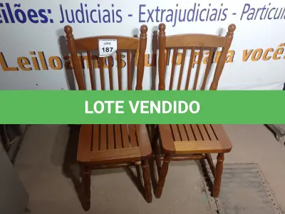 LOTE 187 - 02 CADEIRAS (CHAIRS). (NO ESTADO EM QUE SE ENCONTRA. SUJEITO A AVARIAS OCULTAS/VISÍVEIS.) BH1530J/ BH1530K 
