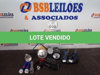 LOTE 030 - 01 LOTE C/VÁRIAS LANTERNAS MARCAS E MODELOS DIVERSOS E 02 RÁDIOS COMUNICADORES. (NO ESTADO) ATENÇÃO! FAZER A VISITAÇÃO ANTES DE ARREMATAR, NÃO SABEMOS SE FUNCIONA. LEILÃO NÃO TEM GARANTIA E NEM DEVOLUÇÃO, SUJEITO A POSSÍVEIS AVARIAS VISÍVEIS/OCULTAS E/OU AUSÊNCIA DE COMPONENTES.
