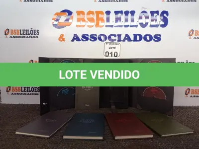 LOTE 010 - 01 CAIXA ÓPERA C/07 CDS E 04 LIVROS. (NO ESTADO) ATENÇÃO! FAZER A VISITAÇÃO ANTES DE ARREMATAR, NÃO SABEMOS SE FUNCIONA. LEILÃO NÃO TEM GARANTIA E NEM DEVOLUÇÃO, SUJEITO A POSSÍVEIS AVARIAS VISÍVEIS/OCULTAS E/OU AUSÊNCIA DE COMPONENTES.