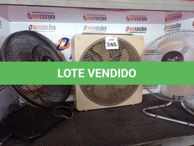 LOTE 245 - 03 VENTILADORES MARCAS E MODELOS DIVERSOS. (NO ESTADO) ATENÇÃO! FAZER A VISITAÇÃO ANTES DE ARREMATAR, NÃO SABEMOS SE FUNCIONA. LEILÃO NÃO TEM GARANTIA E NEM DEVOLUÇÃO, SUJEITO A POSSÍVEIS AVARIAS VISÍVEIS/OCULTAS E/OU AUSÊNCIA DE COMPONENTES.