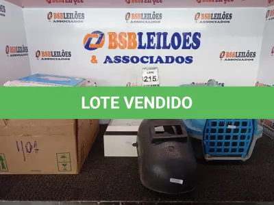 LOTE 215 - 01 TRANSPORTADOR DE PETS, VÁRIAS LUMINÁRIAS E MATERIAIS DIVERSOS. (NO ESTADO) ATENÇÃO! FAZER A VISITAÇÃO ANTES DE ARREMATAR, NÃO SABEMOS SE FUNCIONA. LEILÃO NÃO TEM GARANTIA E NEM DEVOLUÇÃO, SUJEITO A POSSÍVEIS AVARIAS VISÍVEIS/OCULTAS E/OU AUSÊNCIA DE COMPONENTES.