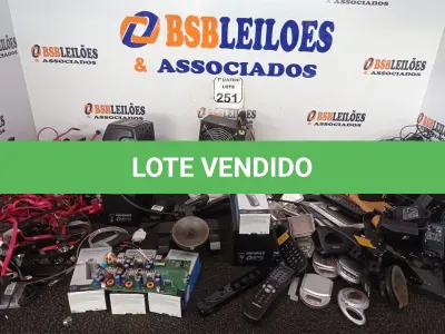 LOTE 251 - 01 CAIXA C/ GRANDE QUANTIDADE DE CABOS E FONTE ATX P/RETIRADA DE PEÇAS. (NO ESTADO) ATENÇÃO! FAZER A VISITAÇÃO ANTES DE ARREMATAR, NÃO SABEMOS SE FUNCIONA. LEILÃO NÃO TEM GARANTIA E NEM DEVOLUÇÃO, SUJEITO A POSSÍVEIS AVARIAS VISÍVEIS/OCULTAS E/OU AUSÊNCIA DE COMPONENTES.