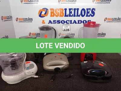 LOTE 328 - 02 SANDUICHEIRAS, 01 LIQUIDIFICADOR, 01 CAFETEIRA, 01 MULTIPROCESSADOR DE FRUTAS EM INOX E UTENSÍLIOS DIVERSOS. (NO ESTADO) ATENÇÃO! FAZER A VISITAÇÃO ANTES DE ARREMATAR, NÃO SABEMOS SE FUNCIONA. LEILÃO NÃO TEM GARANTIA E NEM DEVOLUÇÃO, SUJEITO A POSSÍVEIS AVARIAS VISÍVEIS/OCULTAS E/OU AUSÊNCIA DE COMPONENTES.