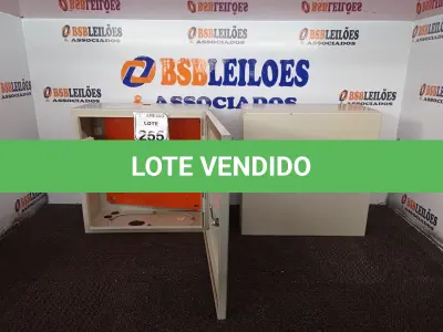 LOTE 255 - 02 QUADROS DE DISTRIBUIÇÃO ELÉTRICA DE FERRO. (NO ESTADO) ATENÇÃO! FAZER A VISITAÇÃO ANTES DE ARREMATAR, NÃO SABEMOS SE FUNCIONA. LEILÃO NÃO TEM GARANTIA E NEM DEVOLUÇÃO, SUJEITO A POSSÍVEIS AVARIAS VISÍVEIS/OCULTAS E/OU AUSÊNCIA DE COMPONENTES.