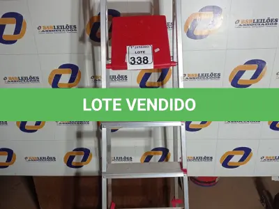 LOTE 338 - 01 ESCADA DE ALUMÍNIO C/05 DEGRAUS. (NO ESTADO) ATENÇÃO! FAZER A VISITAÇÃO ANTES DE ARREMATAR, NÃO SABEMOS SE FUNCIONA. LEILÃO NÃO TEM GARANTIA E NEM DEVOLUÇÃO, SUJEITO A POSSÍVEIS AVARIAS VISÍVEIS/OCULTAS E/OU AUSÊNCIA DE COMPONENTES.