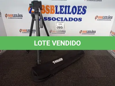 LOTE 395 - 01 TRIPÉ PARA CÂMERA TOMATE MTG-3016. (NO ESTADO) ATENÇÃO! FAZER A VISITAÇÃO ANTES DE ARREMATAR, NÃO SABEMOS SE FUNCIONA. LEILÃO NÃO TEM GARANTIA E NEM DEVOLUÇÃO, SUJEITO A POSSÍVEIS AVARIAS VISÍVEIS/OCULTAS E/OU AUSÊNCIA DE COMPONENTES.
