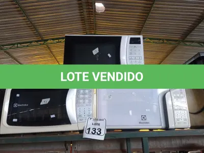 LOTE 133 - 03 MICRO-ONDAS COM PRATOS, SENDO 02 ELETROLUX E 01 PANASONIC. (NO ESTADO) ATENÇÃO! FAZER A VISITAÇÃO ANTES DE ARREMATAR, NÃO SABEMOS SE FUNCIONA. LEILÃO NÃO TEM GARANTIA E NEM DEVOLUÇÃO, SUJEITO A POSSÍVEIS AVARIAS VISÍVEIS/OCULTAS E/OU AUSÊNCIA DE COMPONENTES.