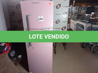 LOTE 394 - 01 GELADEIRA MARCA BRASTEMP 220V. (NO ESTADO) ATENÇÃO! FAZER A VISITAÇÃO ANTES DE ARREMATAR, NÃO SABEMOS SE FUNCIONA. LEILÃO NÃO TEM GARANTIA E NEM DEVOLUÇÃO, SUJEITO A POSSÍVEIS AVARIAS VISÍVEIS/OCULTAS E/OU AUSÊNCIA DE COMPONENTES.
