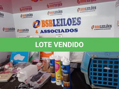 LOTE 215 - 01 TRANSPORTADOR DE PETS, VÁRIAS LUMINÁRIAS E MATERIAIS DIVERSOS. (NO ESTADO) ATENÇÃO! FAZER A VISITAÇÃO ANTES DE ARREMATAR, NÃO SABEMOS SE FUNCIONA. LEILÃO NÃO TEM GARANTIA E NEM DEVOLUÇÃO, SUJEITO A POSSÍVEIS AVARIAS VISÍVEIS/OCULTAS E/OU AUSÊNCIA DE COMPONENTES.