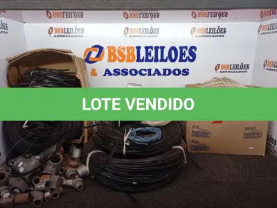 LOTE 200 - 01 LOTE C/VÁRIOS CABOS P/TV, CONEXÕES DE FERRO E 01CAIXA C/VÁRIOS INTERRUPTORES E MATERIAIS ELÉTRICOS DIVERSOS. (NO ESTADO) ATENÇÃO! FAZER A VISITAÇÃO ANTES DE ARREMATAR, NÃO SABEMOS SE FUNCIONA. LEILÃO NÃO TEM GARANTIA E NEM DEVOLUÇÃO, SUJEITO A POSSÍVEIS AVARIAS VISÍVEIS/OCULTAS E/OU AUSÊNCIA DE COMPONENTES.