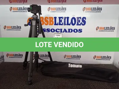 LOTE 151 - 01 TRIPÉ PARA CÂMERA TOMATE MTG-3016. (NO ESTADO) ATENÇÃO! FAZER A VISITAÇÃO ANTES DE ARREMATAR, NÃO SABEMOS SE FUNCIONA. LEILÃO NÃO TEM GARANTIA E NEM DEVOLUÇÃO, SUJEITO A POSSÍVEIS AVARIAS VISÍVEIS/OCULTAS E/OU AUSÊNCIA DE COMPONENTES.