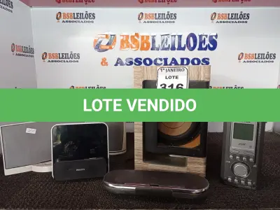 LOTE 316 - 01 CAIXA DE SOM SUBWOOFER MARCA PHILIPS E DIVERSOS APARELHOS DE SOM MARCAS E MODELOS DIVERSOS. (NO ESTADO) ATENÇÃO! FAZER A VISITAÇÃO ANTES DE ARREMATAR, NÃO SABEMOS SE FUNCIONA. LEILÃO NÃO TEM GARANTIA E NEM DEVOLUÇÃO, SUJEITO A POSSÍVEIS AVARIAS VISÍVEIS/OCULTAS E/OU AUSÊNCIA DE COMPONENTES.