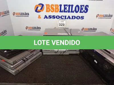 LOTE 329 - 02 VÍDEOS CASSETES E DIVERSOS APARELHOS DE DVD. (NO ESTADO) ATENÇÃO! FAZER A VISITAÇÃO ANTES DE ARREMATAR, NÃO SABEMOS SE FUNCIONA. LEILÃO NÃO TEM GARANTIA E NEM DEVOLUÇÃO, SUJEITO A POSSÍVEIS AVARIAS VISÍVEIS/OCULTAS E/OU AUSÊNCIA DE COMPONENTES.