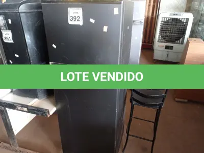 LOTE 392 - 01 GELADEIRA MODELO DC33 MARCA ELECTROLUX 220V. (NO ESTADO) ATENÇÃO! FAZER A VISITAÇÃO ANTES DE ARREMATAR, NÃO SABEMOS SE FUNCIONA. LEILÃO NÃO TEM GARANTIA E NEM DEVOLUÇÃO, SUJEITO A POSSÍVEIS AVARIAS VISÍVEIS/OCULTAS E/OU AUSÊNCIA DE COMPONENTES.