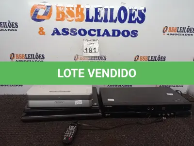 LOTE 191 - 02 APARELHOS DE DVD, 01 PROJETOR MULTIMÍDIA MARCA SONY, 02 NOTEBOOKS MARCA LG E AMAZON. (NO ESTADO) ATENÇÃO! FAZER A VISITAÇÃO ANTES DE ARREMATAR, NÃO SABEMOS SE FUNCIONA. LEILÃO NÃO TEM GARANTIA E NEM DEVOLUÇÃO, SUJEITO A POSSÍVEIS AVARIAS VISÍVEIS/OCULTAS E/OU AUSÊNCIA DE COMPONENTES.