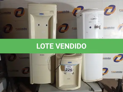 LOTE 225 - 03 BEBEDOUROS P/GARRAFÃO SENDO 01 DE PAREDE MARCAS E MODELOS DIVERSOS C/AVARIAS. (NO ESTADO) ATENÇÃO! FAZER A VISITAÇÃO ANTES DE ARREMATAR, NÃO SABEMOS SE FUNCIONA. LEILÃO NÃO TEM GARANTIA E NEM DEVOLUÇÃO, SUJEITO A POSSÍVEIS AVARIAS VISÍVEIS/OCULTAS E/OU AUSÊNCIA DE COMPONENTES.