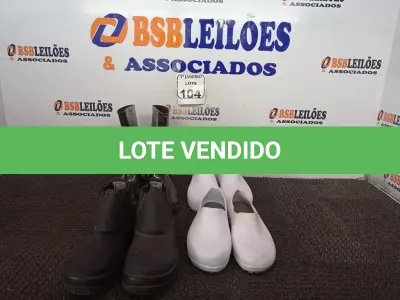 LOTE 104 - 04 PARES DE CALÇADOS PARA LIMPEZA DE NUMERAÇÕES DIVERSAS. (NO ESTADO) ATENÇÃO! FAZER A VISITAÇÃO ANTES DE ARREMATAR, NÃO SABEMOS SE FUNCIONA. LEILÃO NÃO TEM GARANTIA E NEM DEVOLUÇÃO, SUJEITO A POSSÍVEIS AVARIAS VISÍVEIS/OCULTAS E/OU AUSÊNCIA DE COMPONENTES.