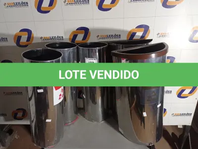 LOTE 276 - 05 LIXEIRAS EM INOX. (NO ESTADO) ATENÇÃO! FAZER A VISITAÇÃO ANTES DE ARREMATAR, NÃO SABEMOS SE FUNCIONA. LEILÃO NÃO TEM GARANTIA E NEM DEVOLUÇÃO, SUJEITO A POSSÍVEIS AVARIAS VISÍVEIS/OCULTAS E/OU AUSÊNCIA DE COMPONENTES.