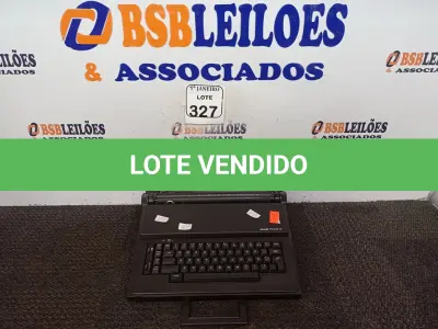 LOTE 327 - 01 MÁQUINA DE ESCREVER ELÉTRICA MARCA OLIVETTI MODELOS PRÁXIS 20. (NO ESTADO) ATENÇÃO! FAZER A VISITAÇÃO ANTES DE ARREMATAR, NÃO SABEMOS SE FUNCIONA. LEILÃO NÃO TEM GARANTIA E NEM DEVOLUÇÃO, SUJEITO A POSSÍVEIS AVARIAS VISÍVEIS/OCULTAS E/OU AUSÊNCIA DE COMPONENTES.