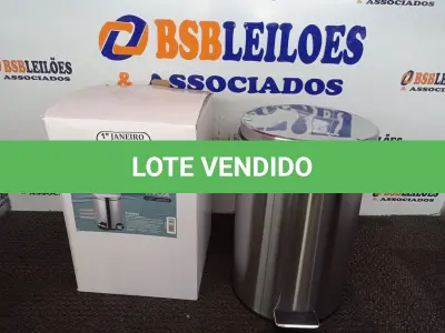 LOTE 365 - 01 LIXEIRA EM INOX 12L C/PEDAL MARCA MOOD. (NO ESTADO) ATENÇÃO! FAZER A VISITAÇÃO ANTES DE ARREMATAR, NÃO SABEMOS SE FUNCIONA. LEILÃO NÃO TEM GARANTIA E NEM DEVOLUÇÃO, SUJEITO A POSSÍVEIS AVARIAS VISÍVEIS/OCULTAS E/OU AUSÊNCIA DE COMPONENTES.