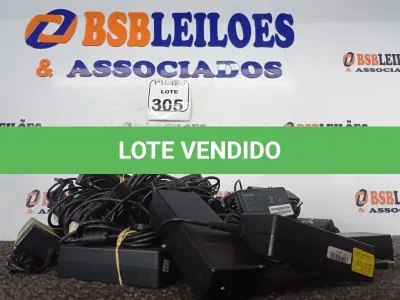 LOTE 305 - 01 LOTE C/APROXIMADAMENTE 27 FONTES P/NOTEBOOK MARCAS E MODELOS DIVERSOS. (NO ESTADO) ATENÇÃO! FAZER A VISITAÇÃO ANTES DE ARREMATAR, NÃO SABEMOS SE FUNCIONA. LEILÃO NÃO TEM GARANTIA E NEM DEVOLUÇÃO, SUJEITO A POSSÍVEIS AVARIAS VISÍVEIS/OCULTAS E/OU AUSÊNCIA DE COMPONENTES.