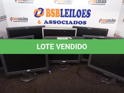 LOTE 218 - 08 MONITORES LCD MARCAS E MODELOS DIVERSOS. (NO ESTADO) ATENÇÃO! FAZER A VISITAÇÃO ANTES DE ARREMATAR, NÃO SABEMOS SE FUNCIONA. LEILÃO NÃO TEM GARANTIA E NEM DEVOLUÇÃO, SUJEITO A POSSÍVEIS AVARIAS VISÍVEIS/OCULTAS E/OU AUSÊNCIA DE COMPONENTES.