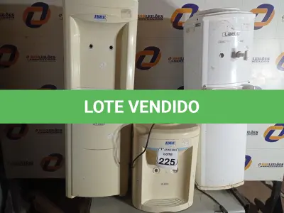 LOTE 225 - 03 BEBEDOUROS P/GARRAFÃO SENDO 01 DE PAREDE MARCAS E MODELOS DIVERSOS C/AVARIAS. (NO ESTADO) ATENÇÃO! FAZER A VISITAÇÃO ANTES DE ARREMATAR, NÃO SABEMOS SE FUNCIONA. LEILÃO NÃO TEM GARANTIA E NEM DEVOLUÇÃO, SUJEITO A POSSÍVEIS AVARIAS VISÍVEIS/OCULTAS E/OU AUSÊNCIA DE COMPONENTES.